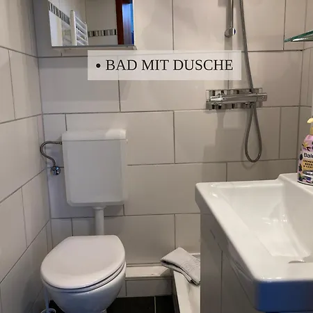 Haus Krabbe Apartments, Zentral Gelegen Zwischen Bremerhaven Und Cuxhaven, Hunde Kostenfrei Willkommen, Hauseigene Kostenfreie Parkplätze, Unterstellmöglichkeit Für Fahrräder Und E-bikes * Wremen