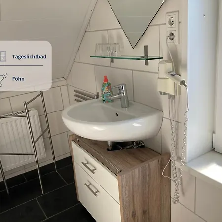 Haus Krabbe Zentral & Hundefreundlich, Ideal Fuer Paare Und Alleinreisende, Zwischen Bremerhaven Und Cuxhaven Wremen