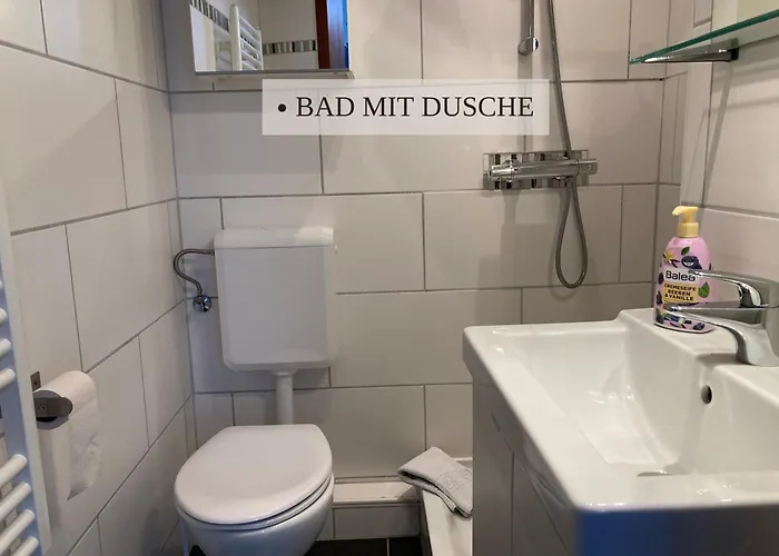 Haus Krabbe Apartments, Zentral Gelegen Zwischen Bremerhaven Und Cuxhaven, Hunde Kostenfrei Willkommen, Hauseigene Kostenfreie Parkplaetze, Unterstellmoeglichkeit Fuer Fahrraeder Und E-bikes * Wremen